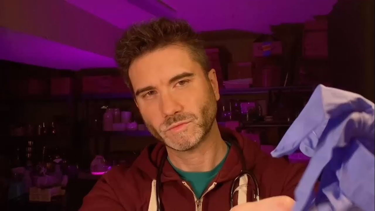 ASMR-ролевая игра с парамедиком, которая поможет вам расслабиться.