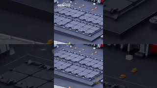 Opening this chocolate bar really hurts when you get hit! | CCTV Chinese #shorts