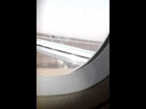 كابتن الطائره خامة الصوت مميزه ماشاء الله 