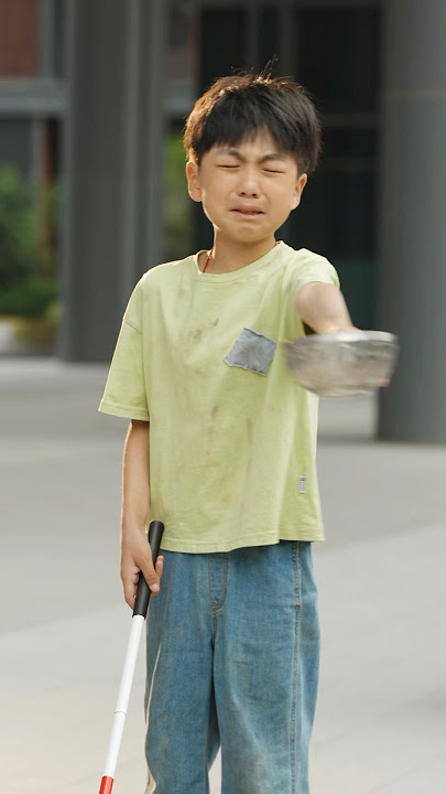 Niño pequeño ciego