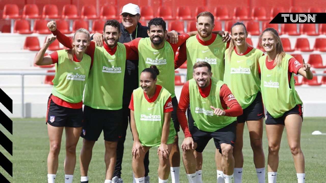 Héctor Herrera y Charlyn Corral juegan ‘cascarita’ videos for cats