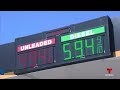 Cada vez más estadounidenses usan ahorros para cubrir el costo de la gasolina | Noticias Telemundo