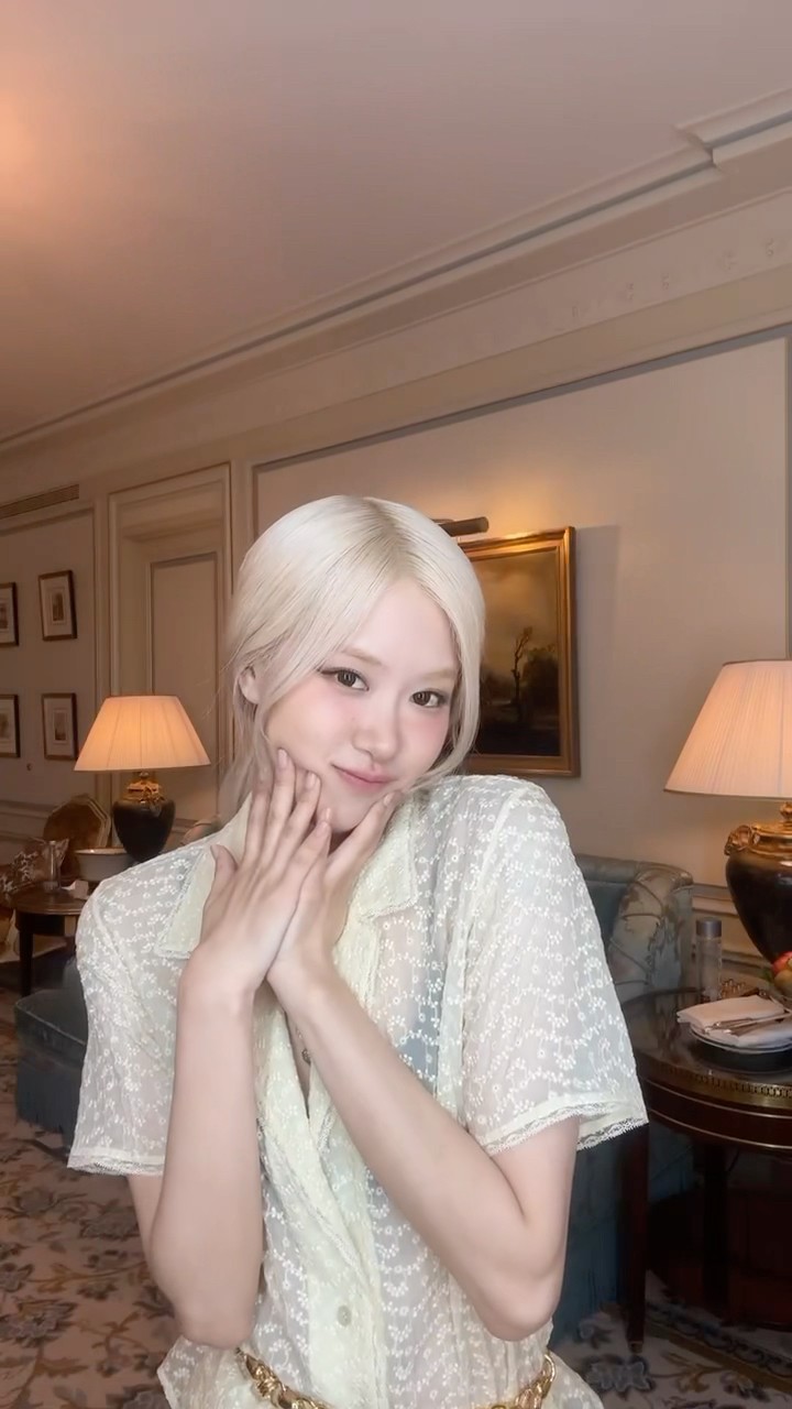 shhhhh.. ? #drinksorcoffee #ROSÉ_rosie #rosiebyROSÉ