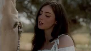 Chrissy Costanza - If Looks Could Kill