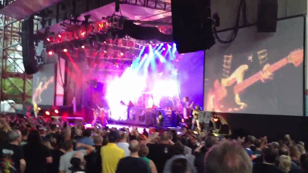 Motley Crüe - Wildside (live) 8-31-2012 Riverbend Music Cen