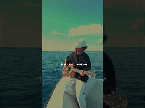 menari nari di laut Wakatobi