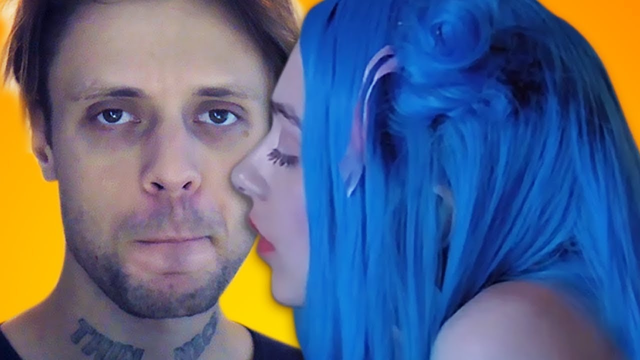 ФРЕНДЗОНА МЭЙБИ БЭЙБИ БУТЫЛОЧКА (официальная реакция) - YouTube