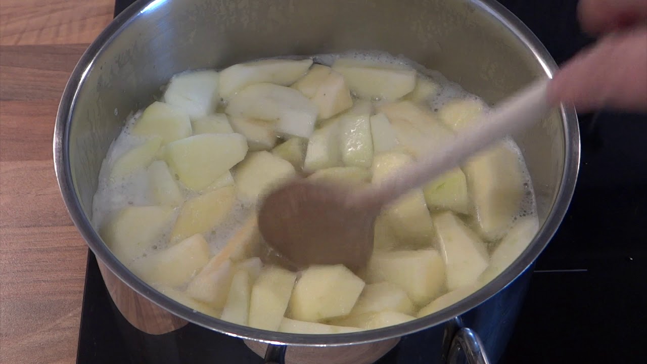 Kochen mit Traudl - Apfelkompott (gedünsteter Apfel) - YouTube