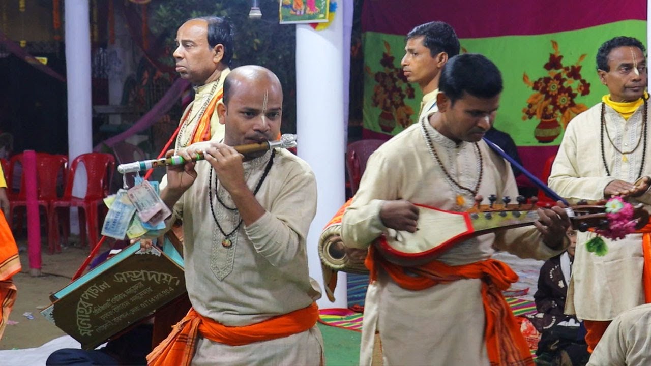 বাঁশিতে আধুনিক গান বাজিয়ে আসর মাতালো দেখুন মনোহর পাগল সম্প্রদায় ! ‍Sanatani Bhakto