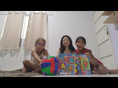 brincando com minhas primas de jogo da forca e bola.olha o final kkkk