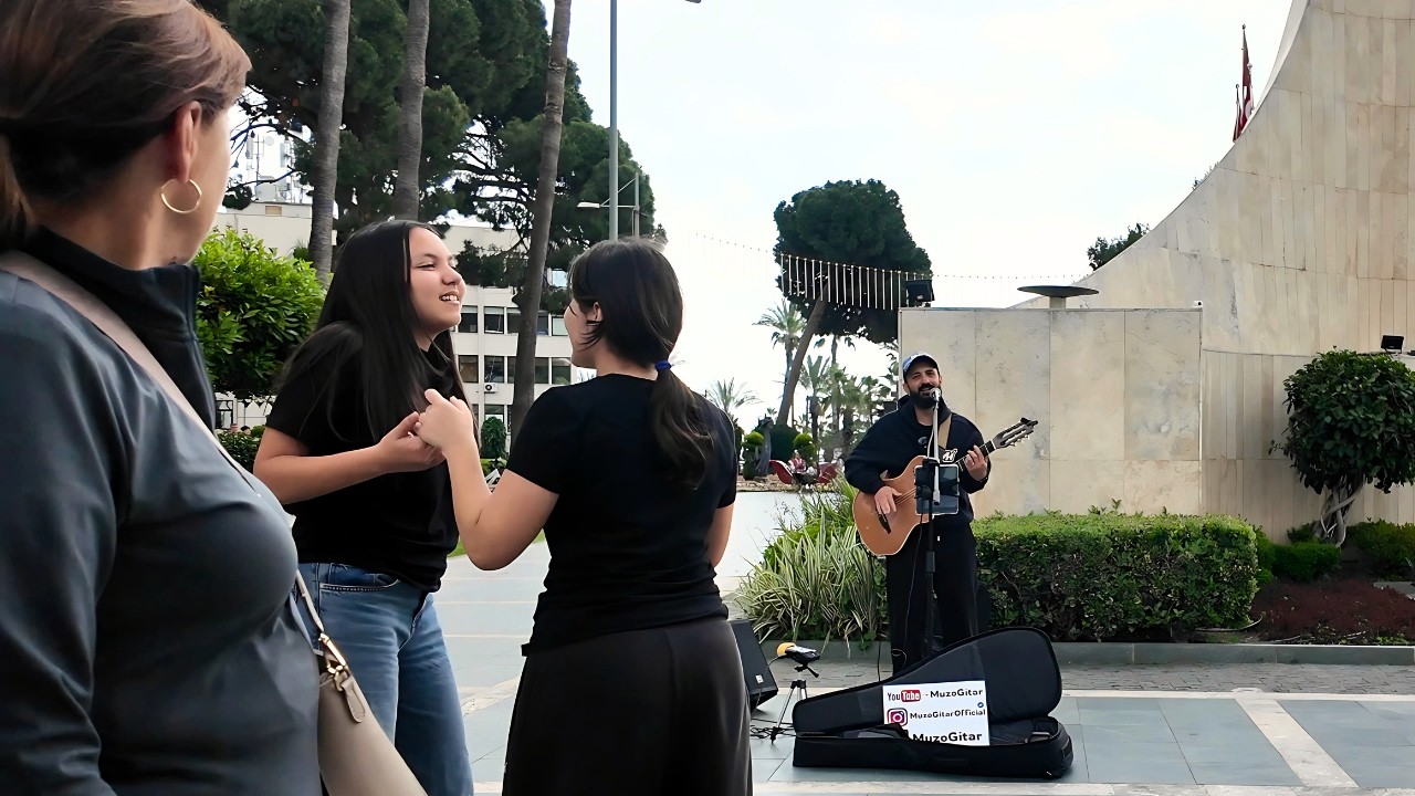 Я делал музыку на улице, машина перевернулась! (Шокирующие моменты на камеру)