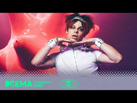 YUNGBLUD - &quot;Cotton Candy&quot; / &quot;Strawberry Lipstick&quot; Live | MTV EMA 2020