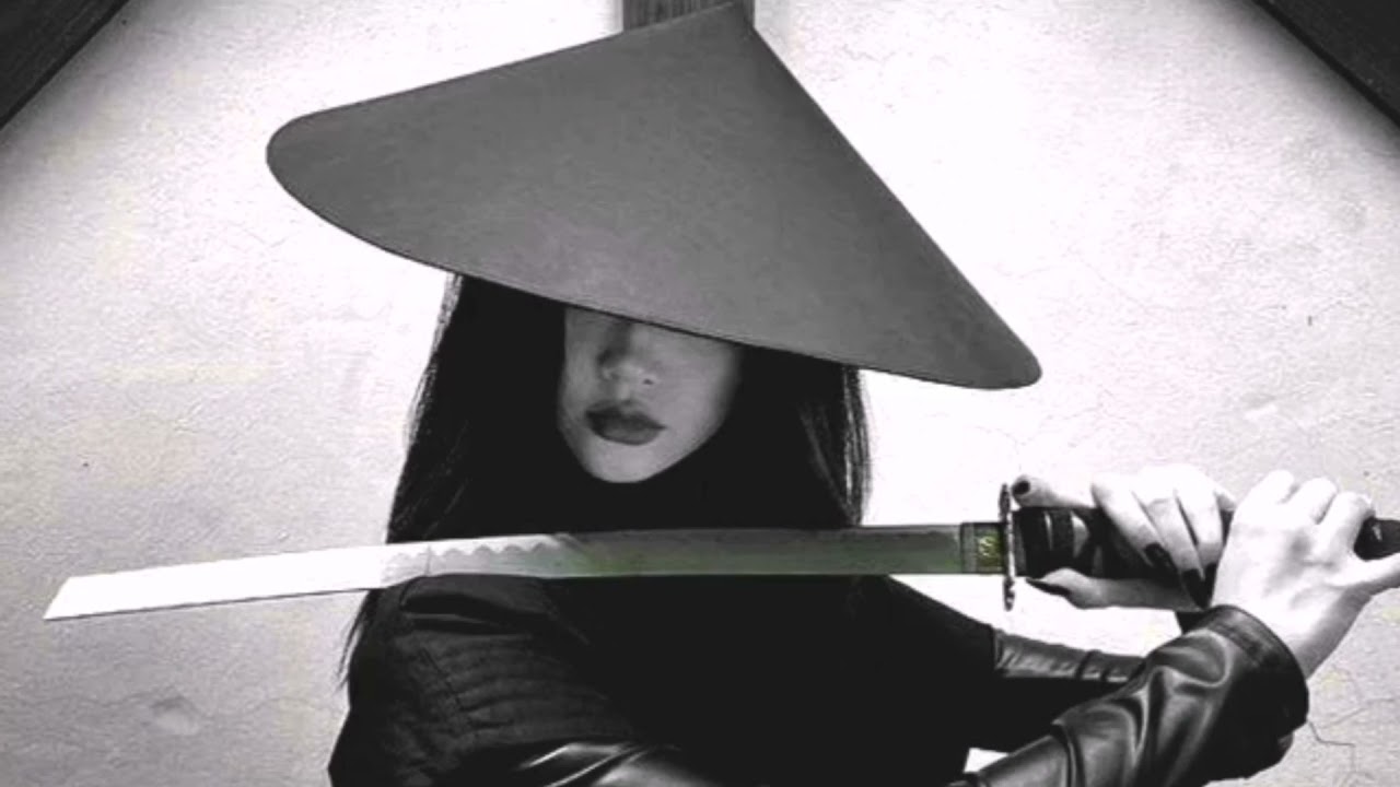 Там Каравелла Ганджа пела дари дари дей поёт девушка