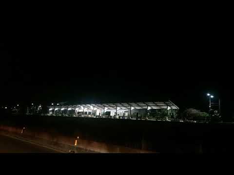 โชเฟอร์หญิงขับสองแถวชนเสาไฟฟ้าหัก