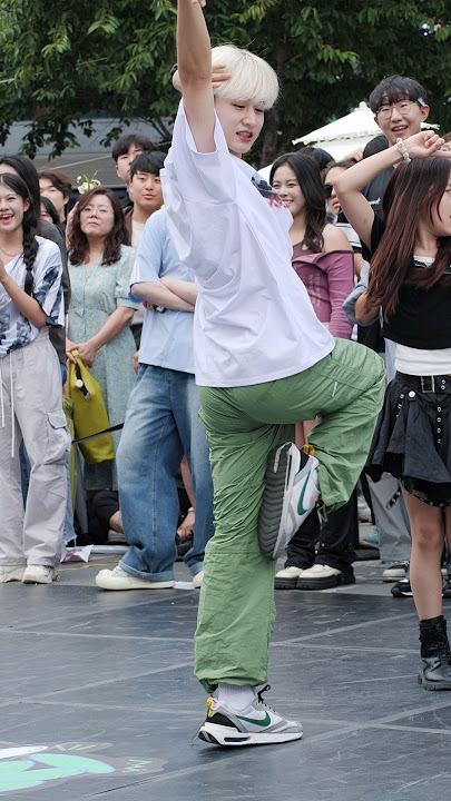 Dance] 김리우 liu: 크레용팝 Crayon Pop 'Dancing Queen': 딩가딩가 랜덤플레이댄스 버스킹 DGDG RPD: 240629 신촌 스타광장 #랜플