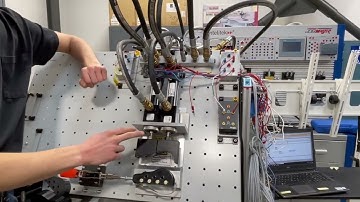 Programming two hydraulic cylinders.