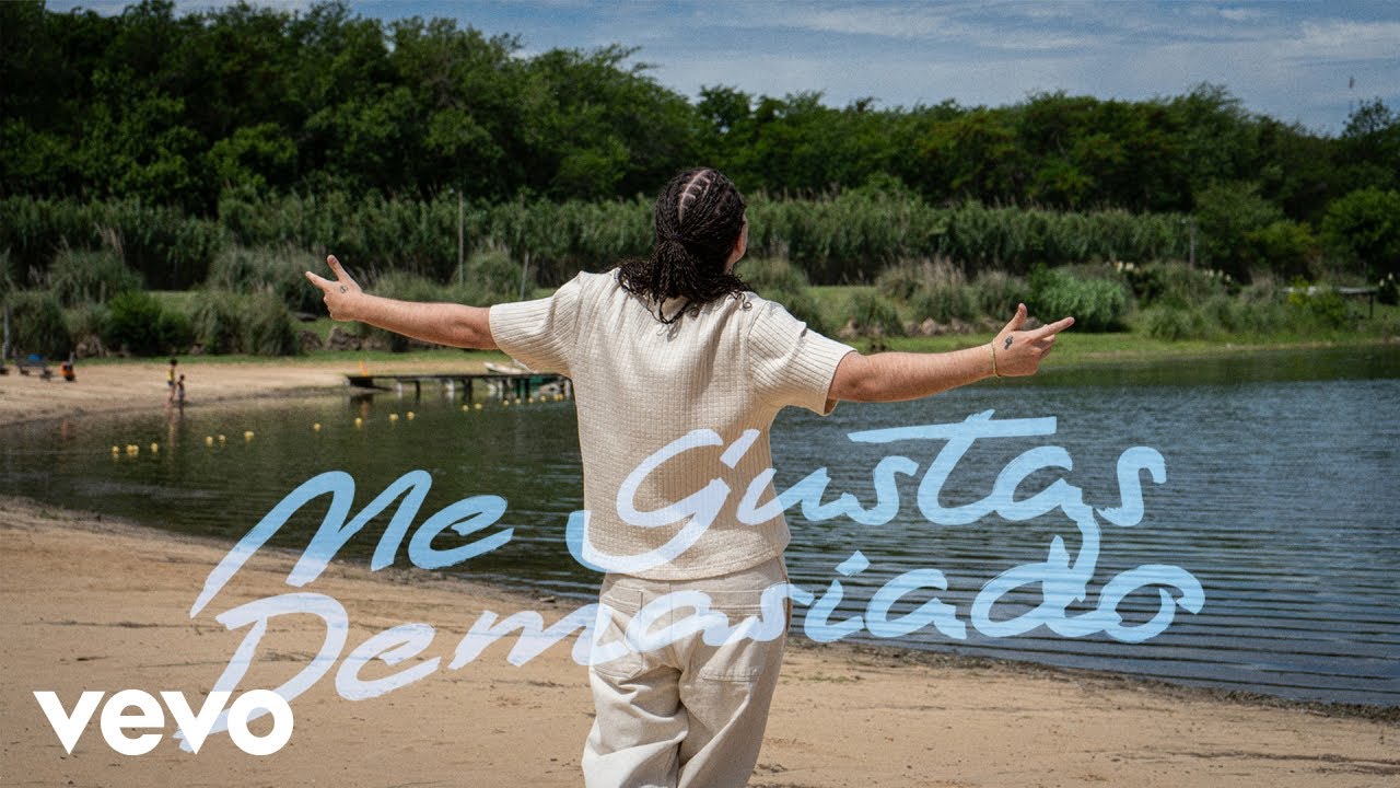 LiL CaKe - Me Gustas Demasiado (Official Video) - YouTube