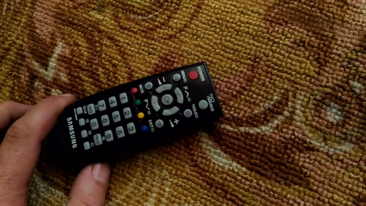 как проверить пульт от телевизора на работоспособность. пульт с ютубом. для проверки пульта телевизора. проверка пульта через камеру. тестер пультов ду.