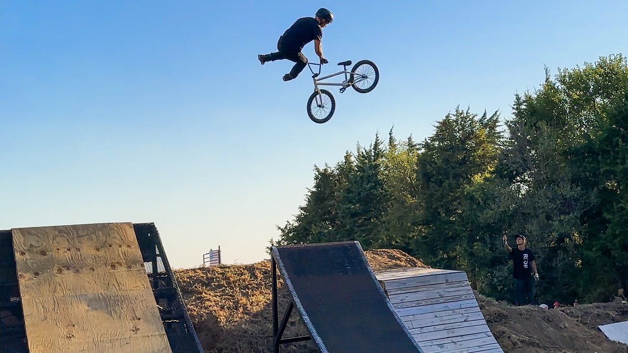 Going HUGE On The BMX MEGA JUMPS! - Month Of Nowear Ep. 15