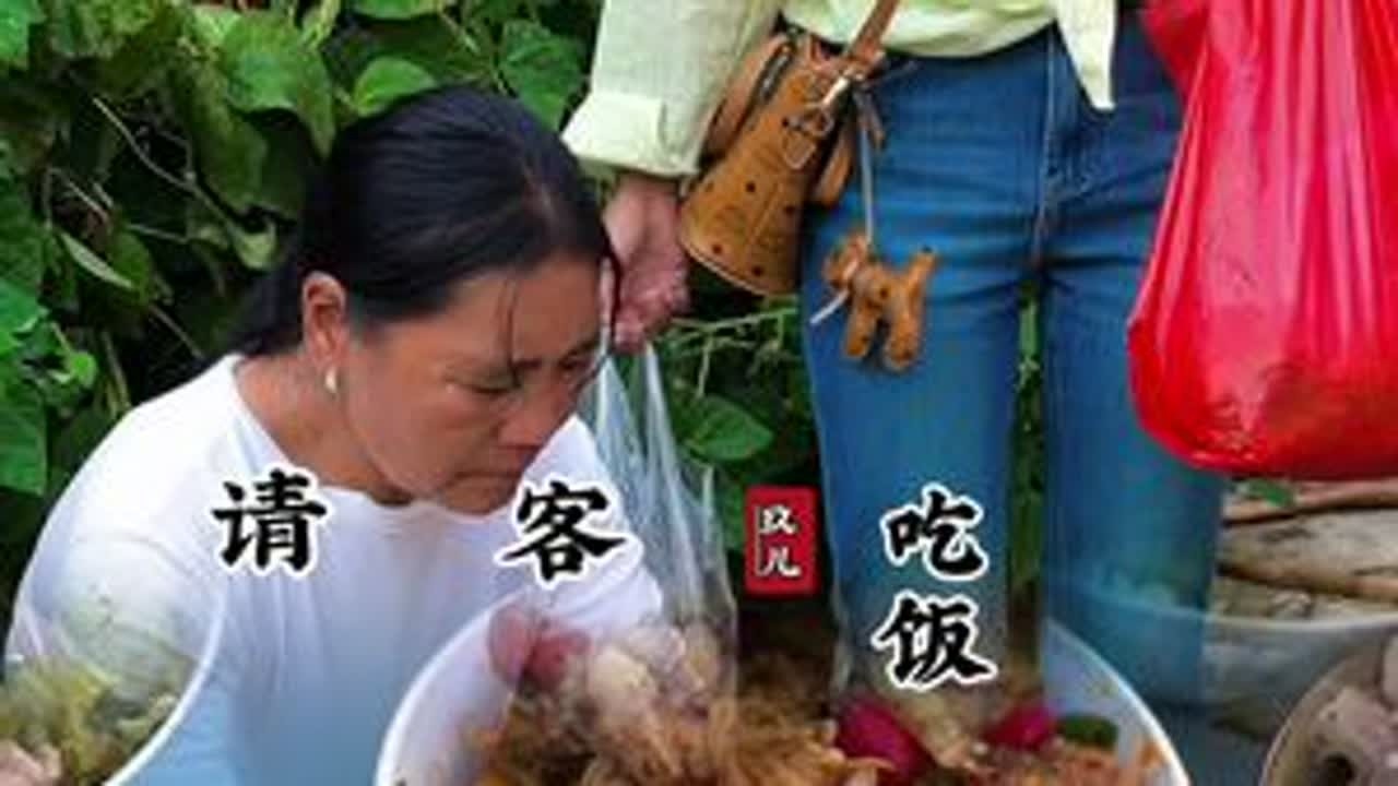 简简单单的一餐，胜似外面的满汉全席，在农村吃饭虽然没有什么大鱼大肉，但会拿出最大的诚意#在家吃一顿粗茶淡饭也很香 #我的乡村生活 #晒美食是对平凡生活的热爱