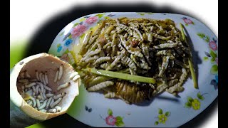 Cooking A Delicious Curry ( Bamboo Worm ) at home