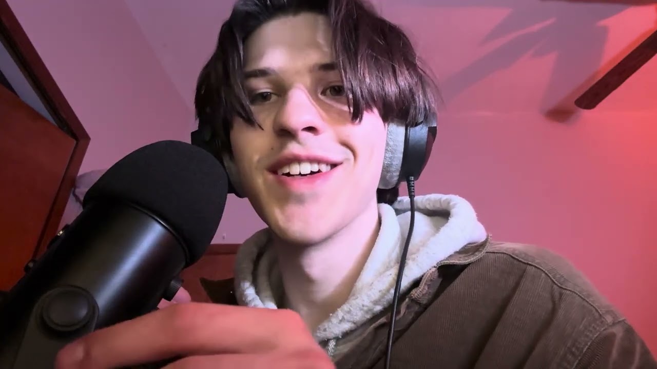 ASMR- MIC SCRATCHING/UPCLOSEWHISPERS