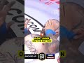 Fetongi Tuinauvai out of nowhere with a HUGE overhand right 👏