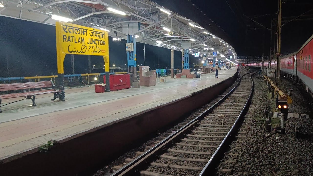 Bandra Terminus - Hazrat Nizamuddin Full Train Journey in Maharashtra Sampark Kranti Express