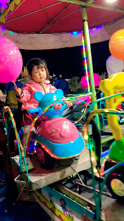 Naik odong odong kelinci bawa balon