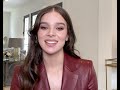 Capture de la vidéo DICKINSON Season 2 Interview - Hailee Steinfeld Talks Taylor Swift's evermore and Emisue! Apple TV+