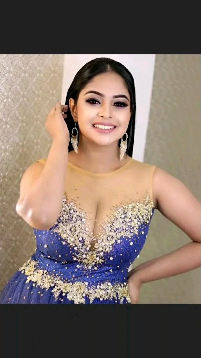 ගීත්මාගේ ලස්සන ෆැශ්න් බලන්නකෝ | Sri lankan geethma bandara in mini skirt #shorts