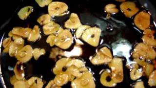フライドガーリックの作り方（食べるラー油に使用） - レシピ01