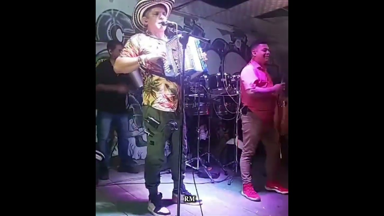 LESLY SANTAMARIA Y CRISTIAN DE LEON - AMOR DE LEJOS, TEMA EN VIVO 2024