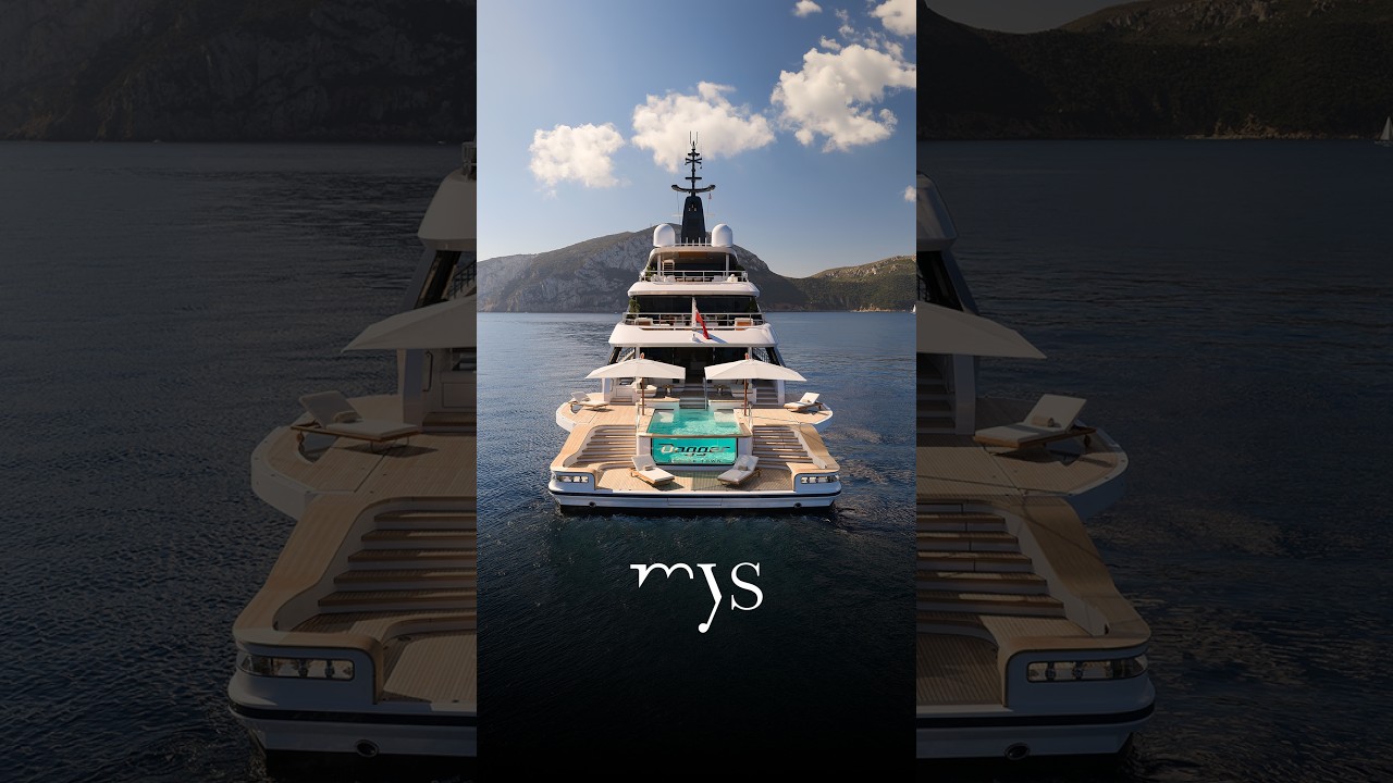 ⁣M/Y Dagger makes her world premiere in Monaco.