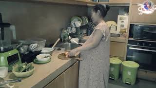 Bumil Cantik Lagi Goreng Tempe