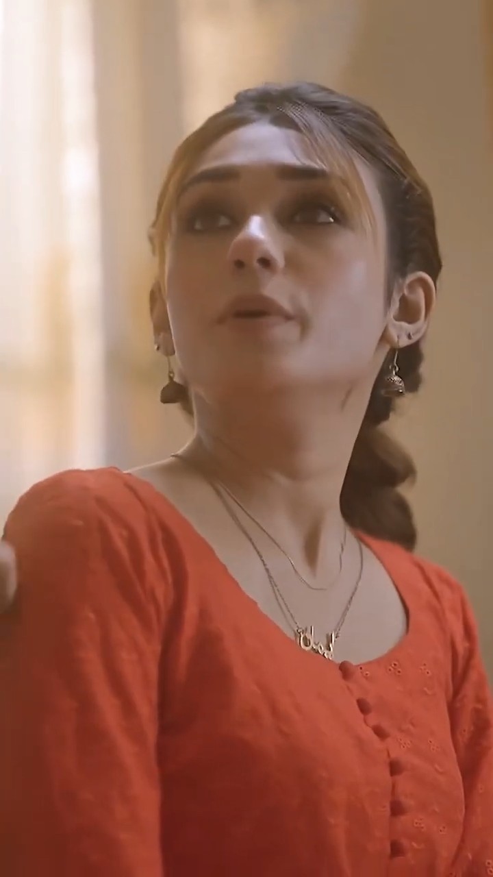 Sab Mujhe Ghoorte Hain ? #naqaab  #pakistanidrama  #shorts