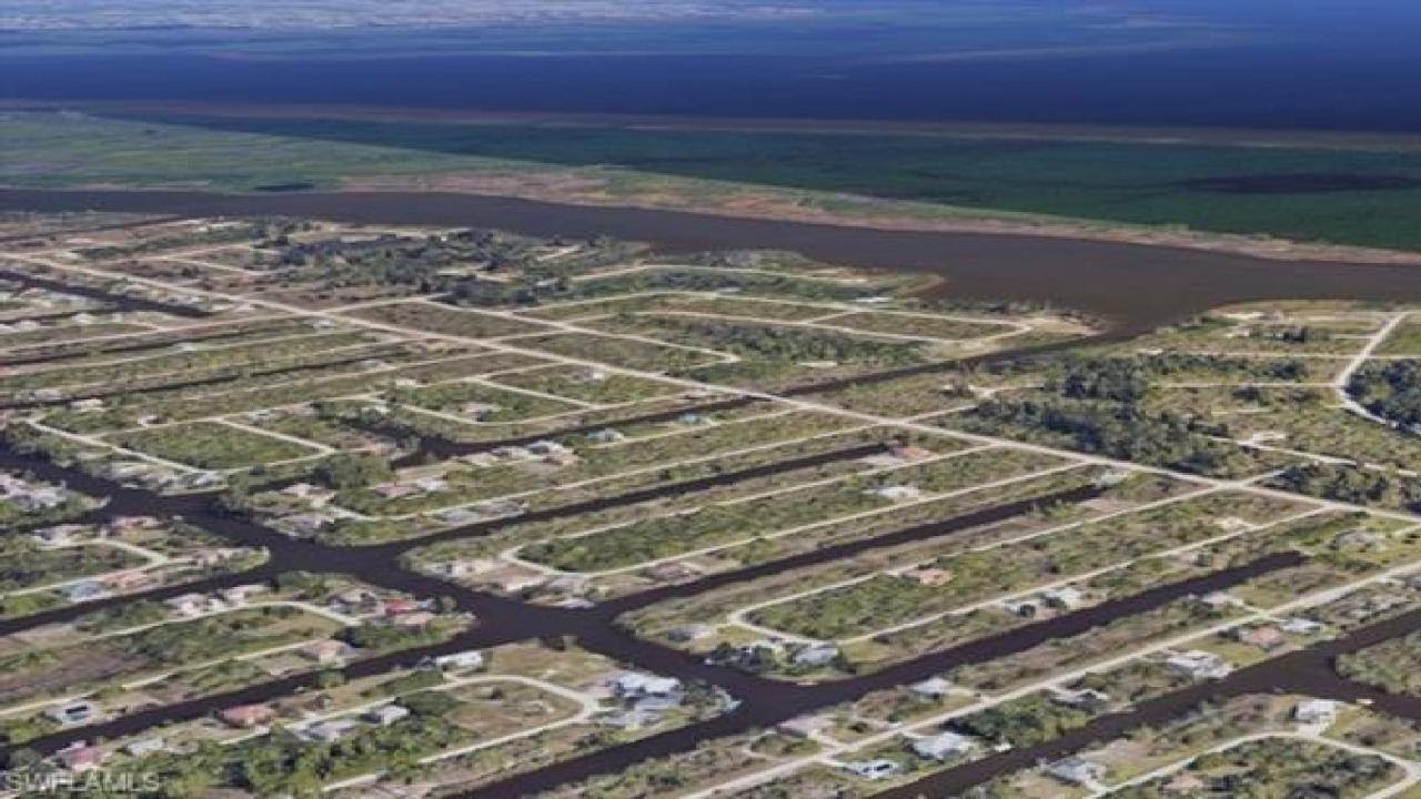 10573 Abello RD, PORT CHARLOTTE, FL Presented by Lora Dzialo, PA.