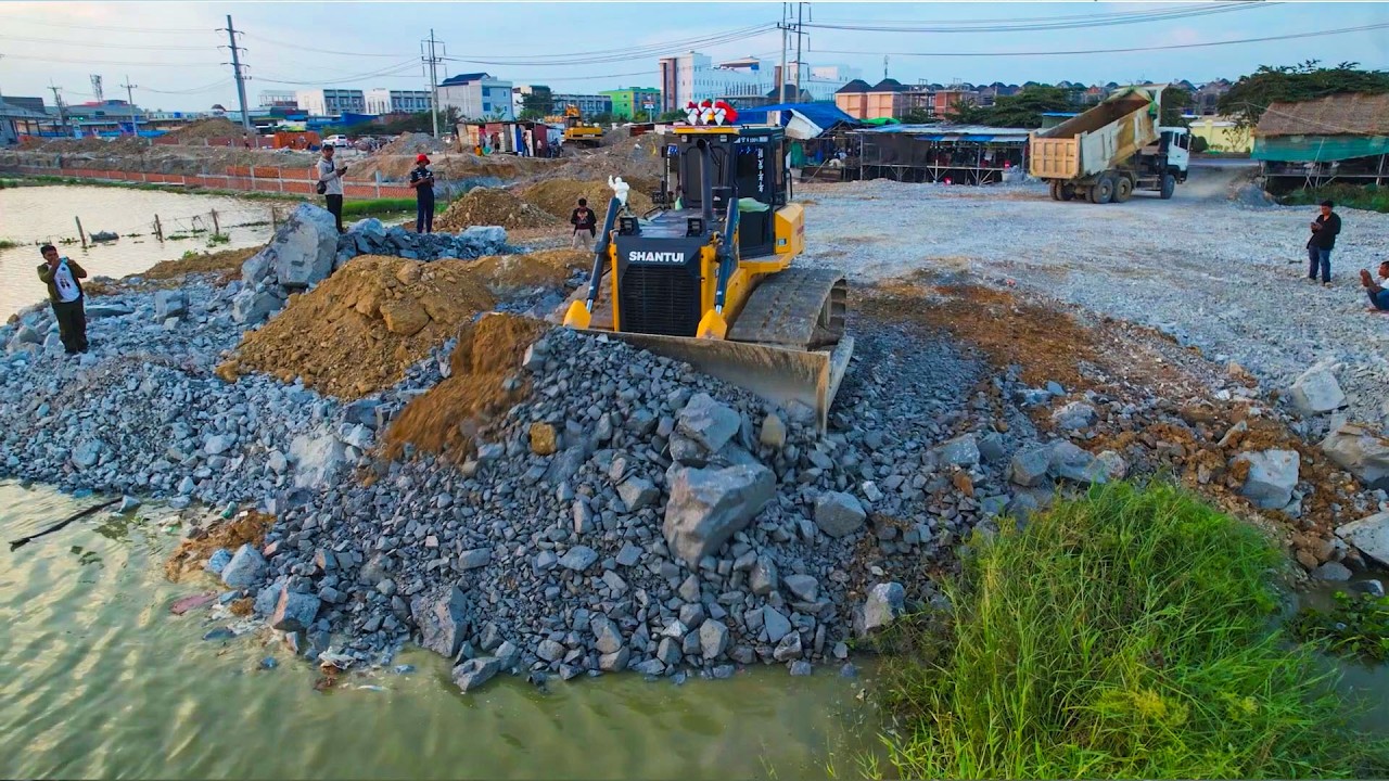 OmG Perfect push action Pushing stones By ozer SHANTUI C3 Push Stone And DumpTruck 25.5T