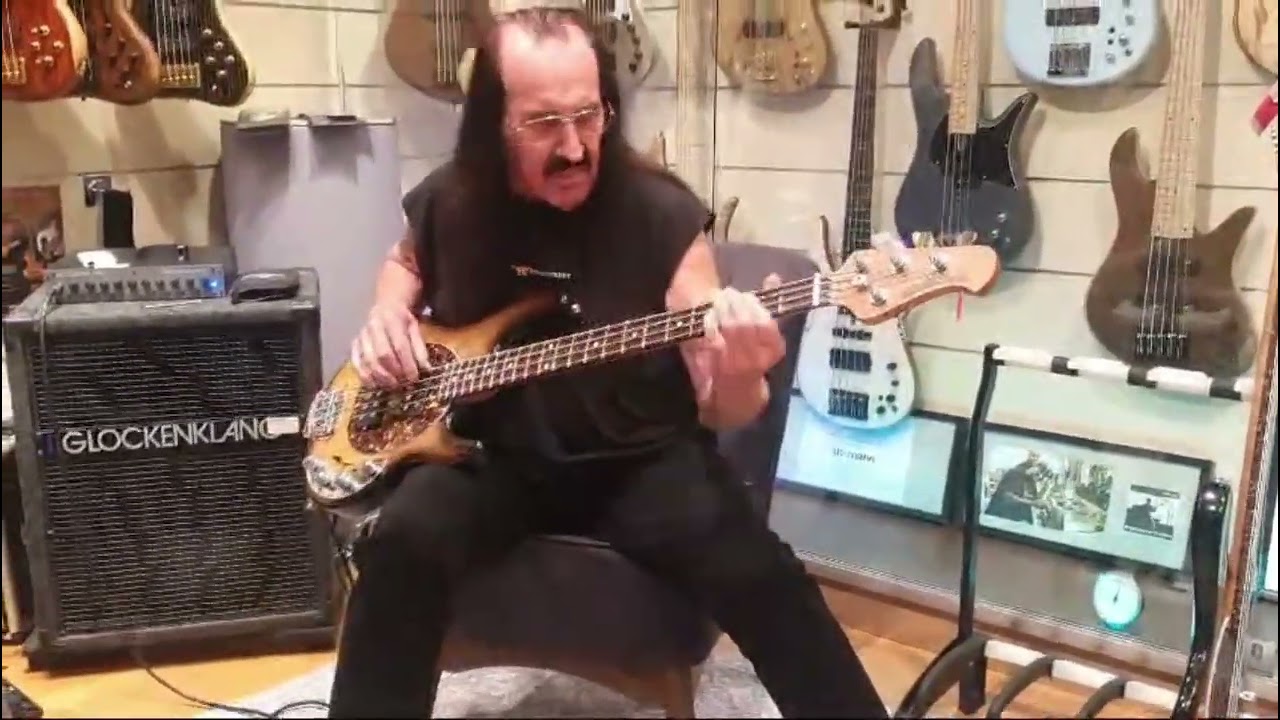 🎸Buying a new bass guitar - my father is a professional musician ✨