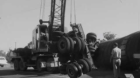 7 : extracts from the archives 1965 to 1975: Semi Trailer at Howard.