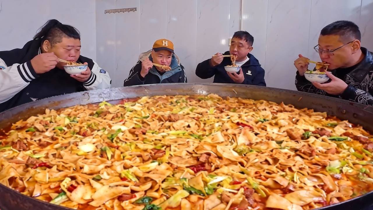 猴哥暴风吸入武强焖饼王！饼韧肉香一绝，烧鸡扒糕直接封神！【胖猴仔】