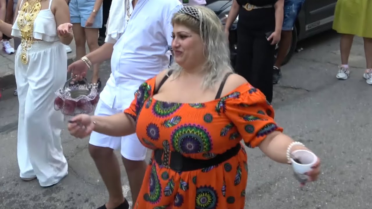 Bouncy blond in orange