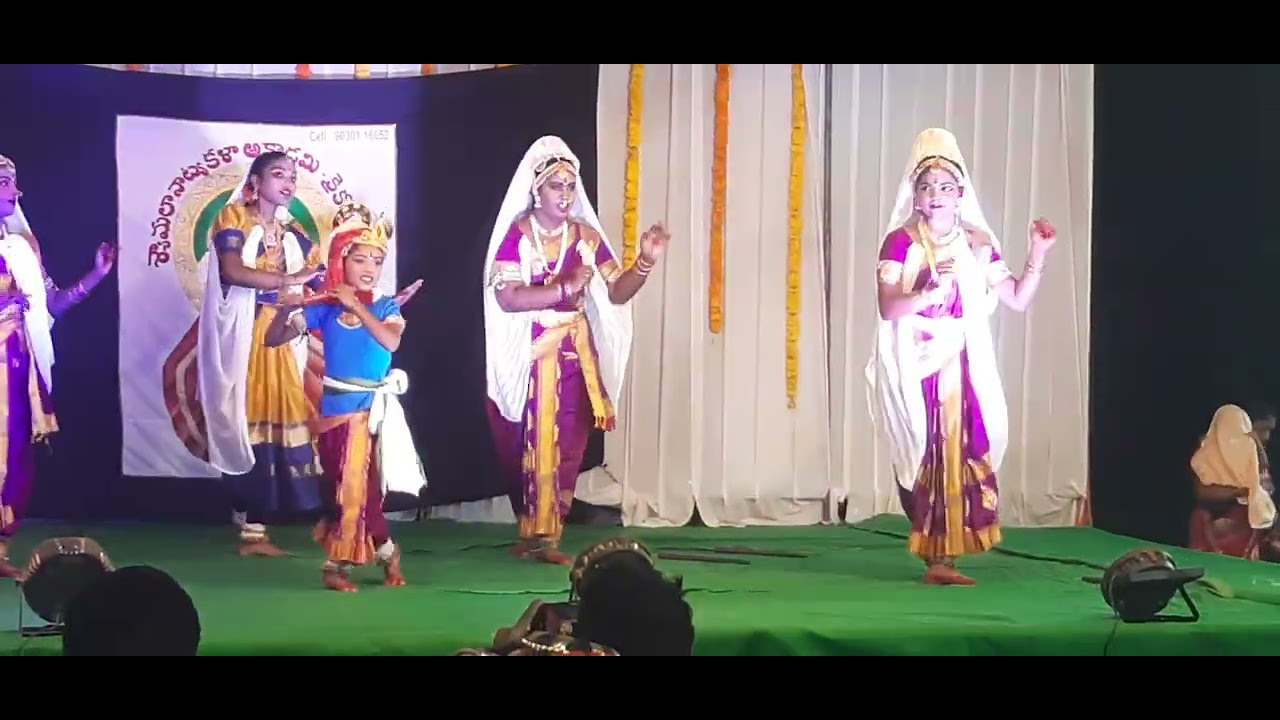Chavalipadu లో dance performance 