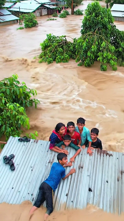 Suasana terjebak saat banjir bandang terjadi#s