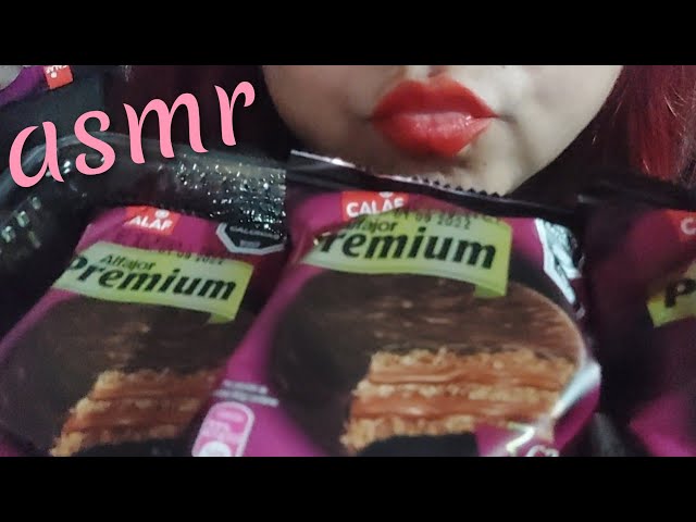ASMR-Comiendo alfajor de chocolate(sonidos cosquillosos)