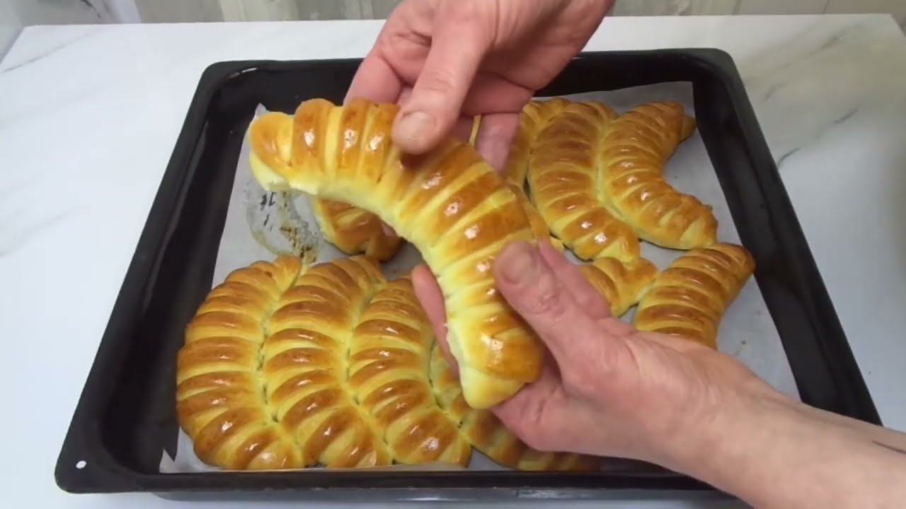 Τα πιο αφράτα τυροπιτάκια που έχετε φάει ποτέ!! / The fluffiest feta cheese pies you 've ever eaten!