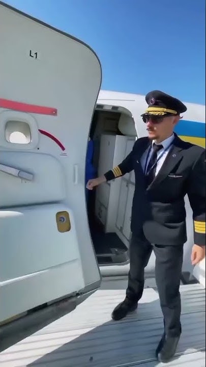 how-to-open-airplane-door-from-outside-youtube