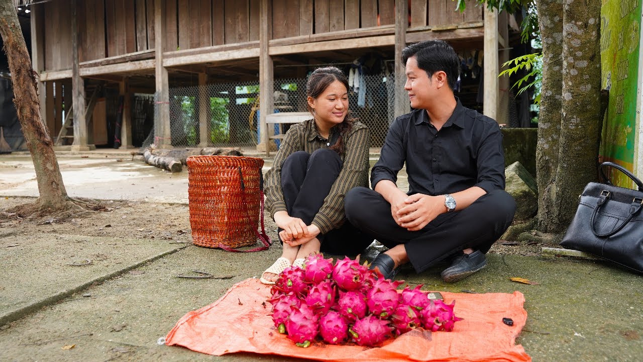 Kind CEO Thai experiences selling fruit at the market with Tu Mai - The last happy moment