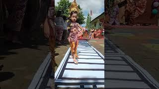 Fashion show pakaian adat bali