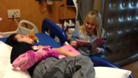 Andrea Libman Uses Pinkie Pie Voice to Read to Mic...